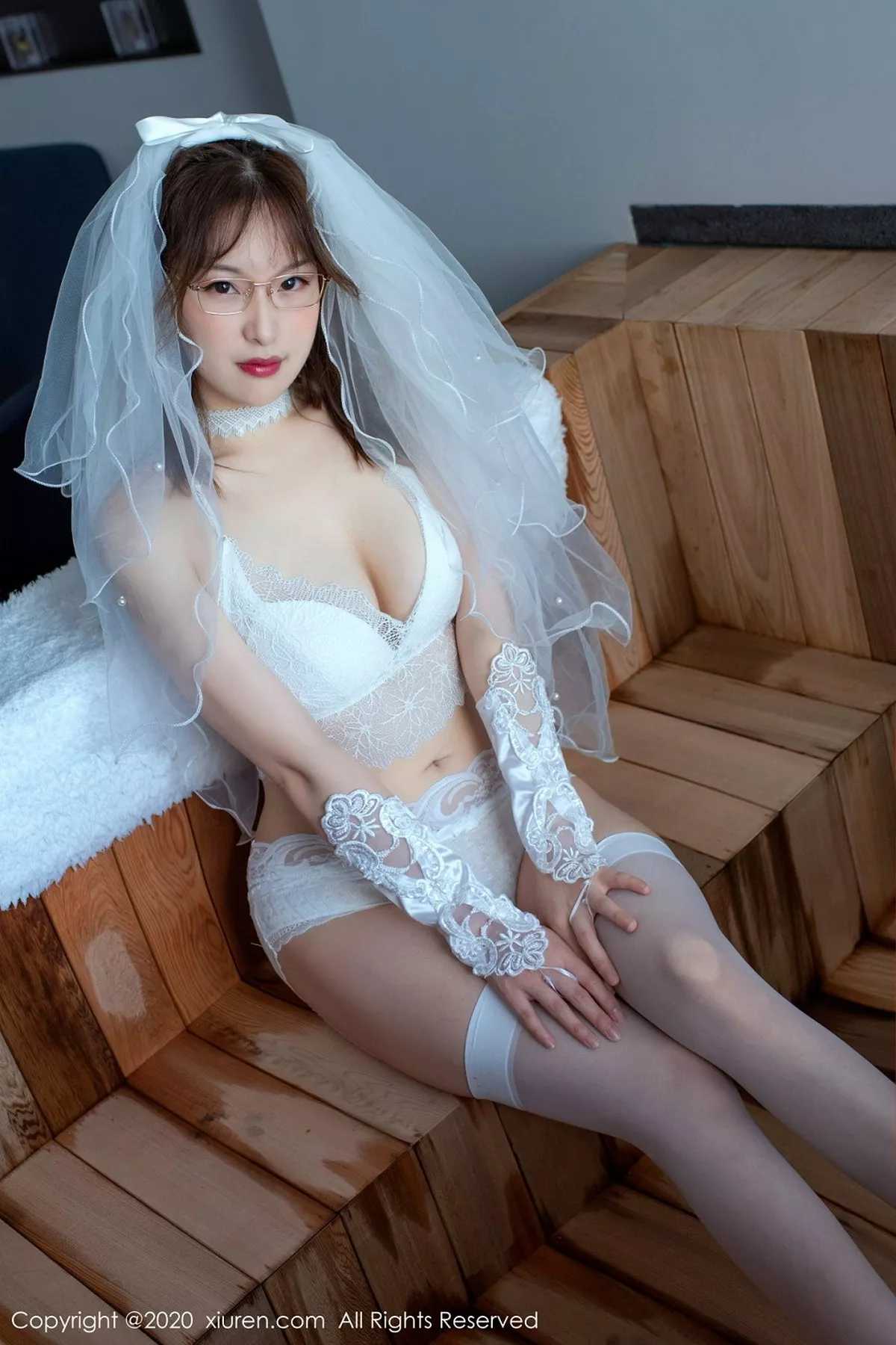 秀人集.com_[XiuRen秀人网]No.2359_嫩模小宣fancy大理旅拍私房白色新娘款婚纱秀火辣身材诱惑写真51P
