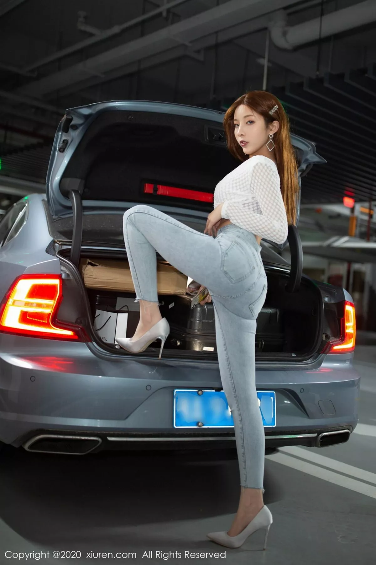 秀人集.com_[XiuRen秀人网]No.2374_嫩模陈小喵停车场车拍主题脱牛仔裤露性感蕾丝内衣诱惑写真65P