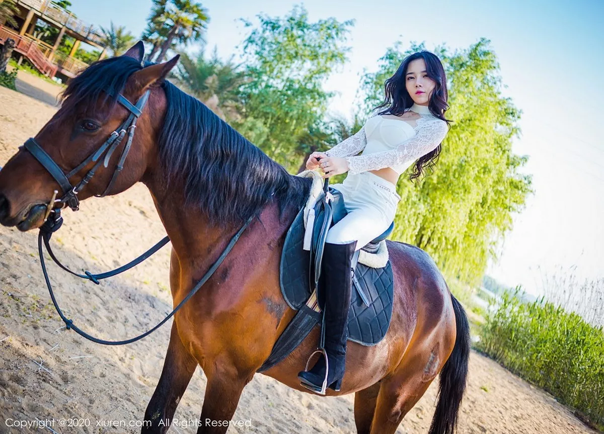 秀人集.com_[XiuRen秀人网]No.2380_嫩模夏雪爱户外JK制服+白色缕空马术服秀完美身材性感写真41P