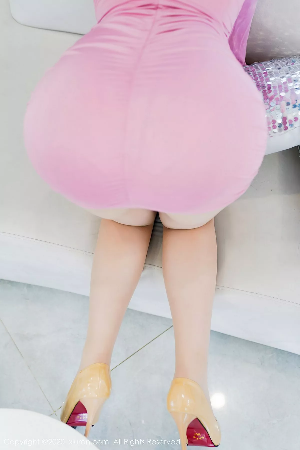 秀人集.com_[XiuRen秀人网]No.2526_嫩模软软Roro粉色深V礼裙秀白嫩肌肤傲人豪乳妩媚诱惑写真50P