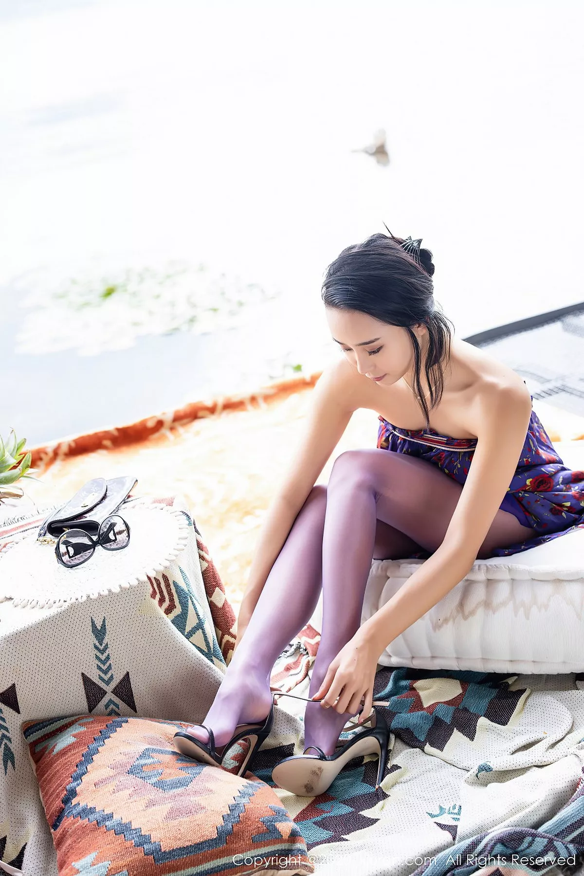 秀人集.com_[XiuRen秀人网]No.2544_嫩模蓝夏Akasha户外紫色花衣配紫丝裤袜秀美腿玉足诱惑写真49P