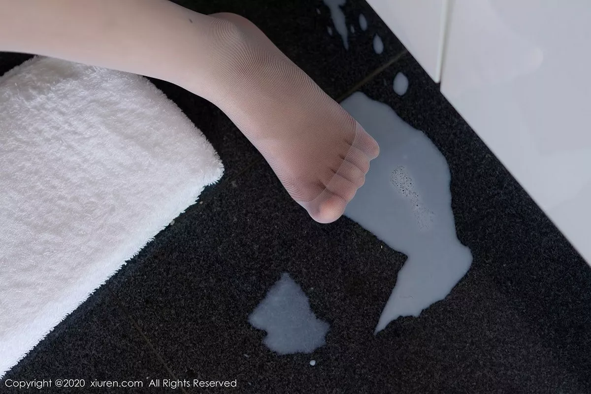 秀人集.com_[XiuRen秀人网]No.2546_女神朱可儿Flower三亚旅拍精致制服装扮秀豪乳翘臀极致诱惑写真46P