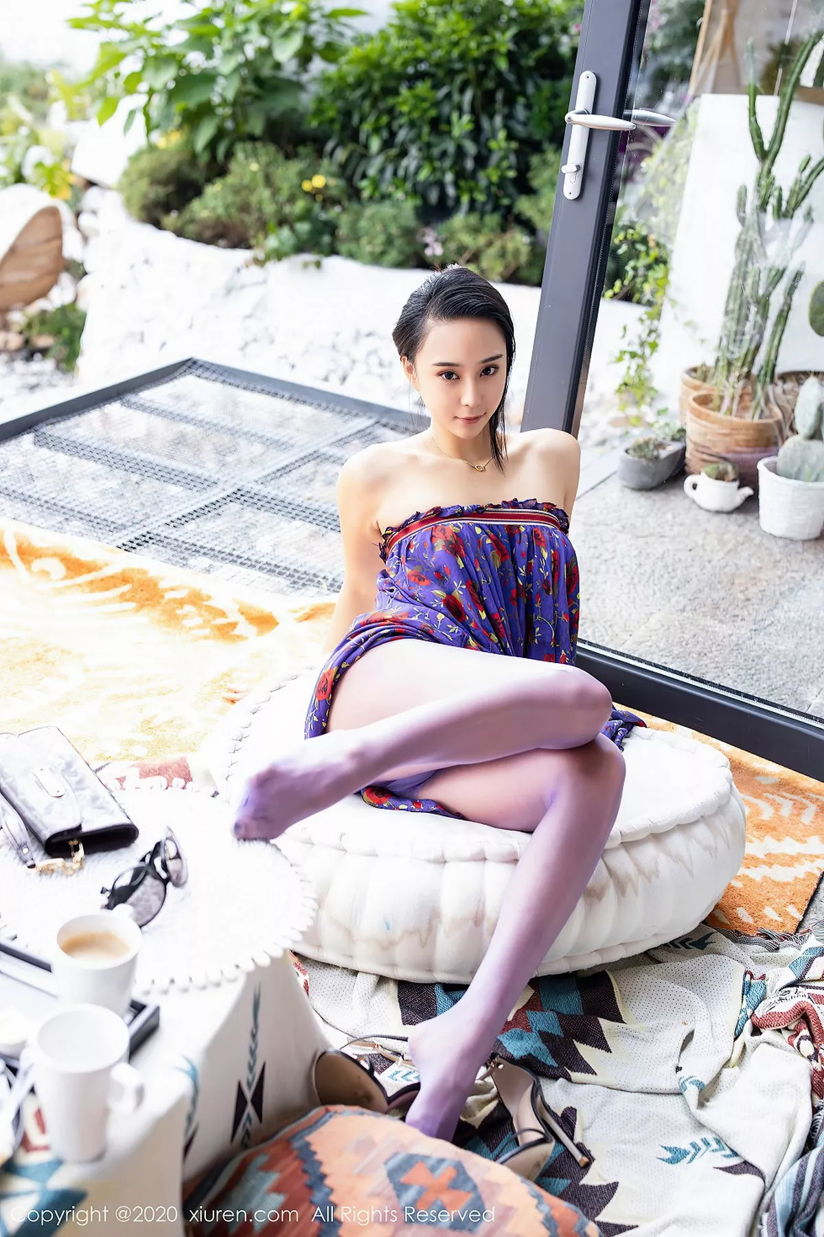 秀人集.com_[XiuRen秀人网]No.2544_嫩模蓝夏Akasha户外紫色花衣配紫丝裤袜秀美腿玉足诱惑写真49P