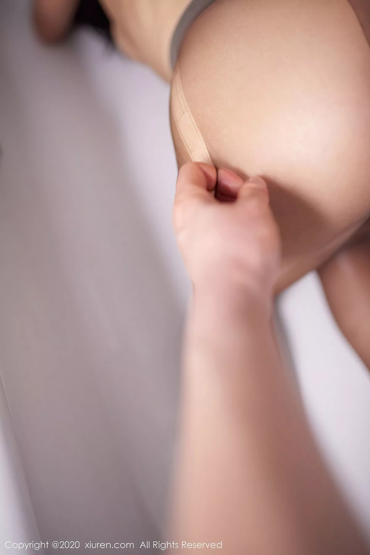 秀人集.com_[XiuRen秀人网]No.2550_模特还是陈梵妮私房浴缸脱性感吊裙露无内肉丝裤袜惹火诱惑写真40P