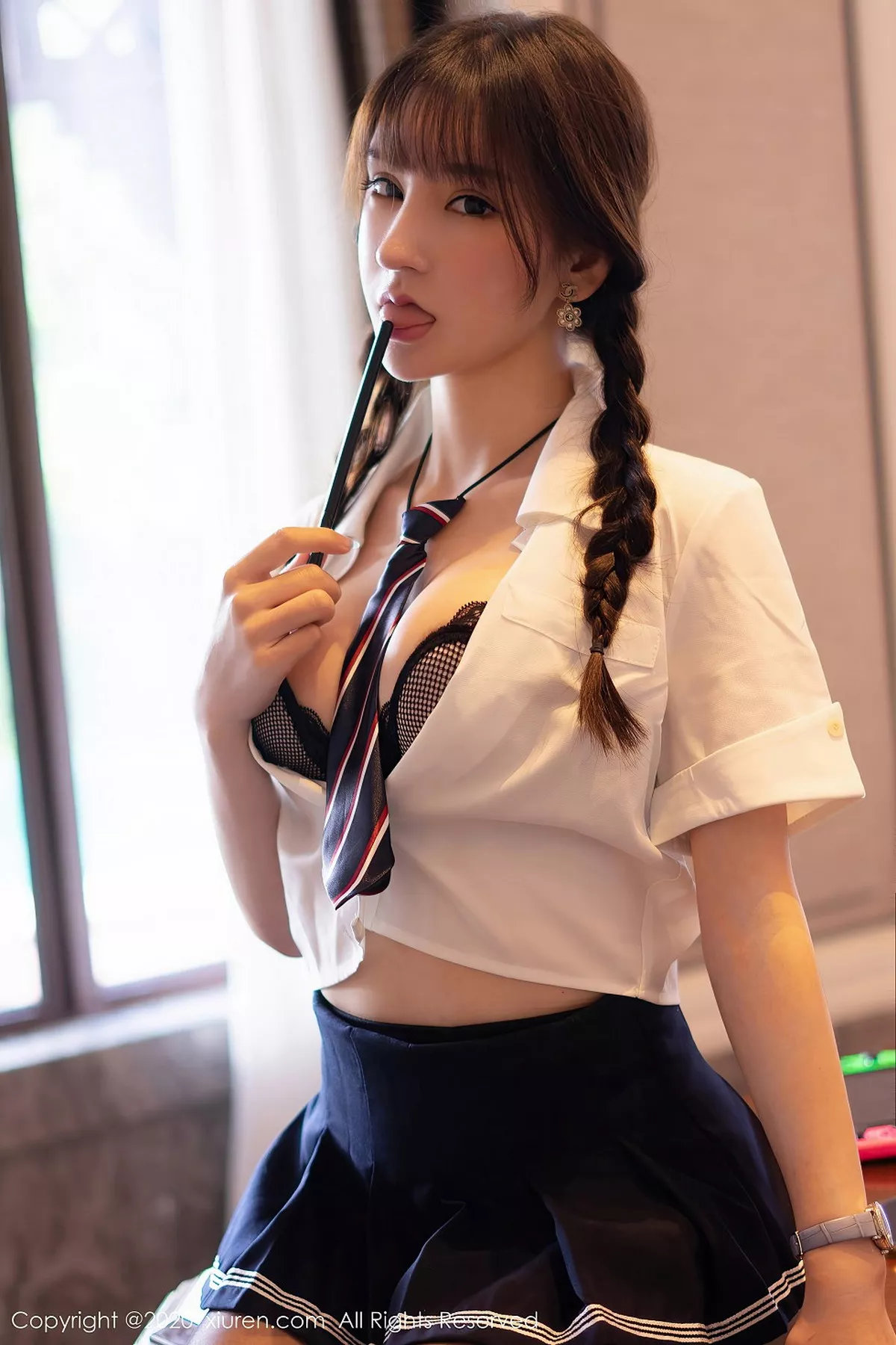 秀人集.com_[XiuRen秀人网]No.2559_女神周于希Sandy西双版纳旅拍JK制服半脱露开档黑丝裤袜诱惑写真80P