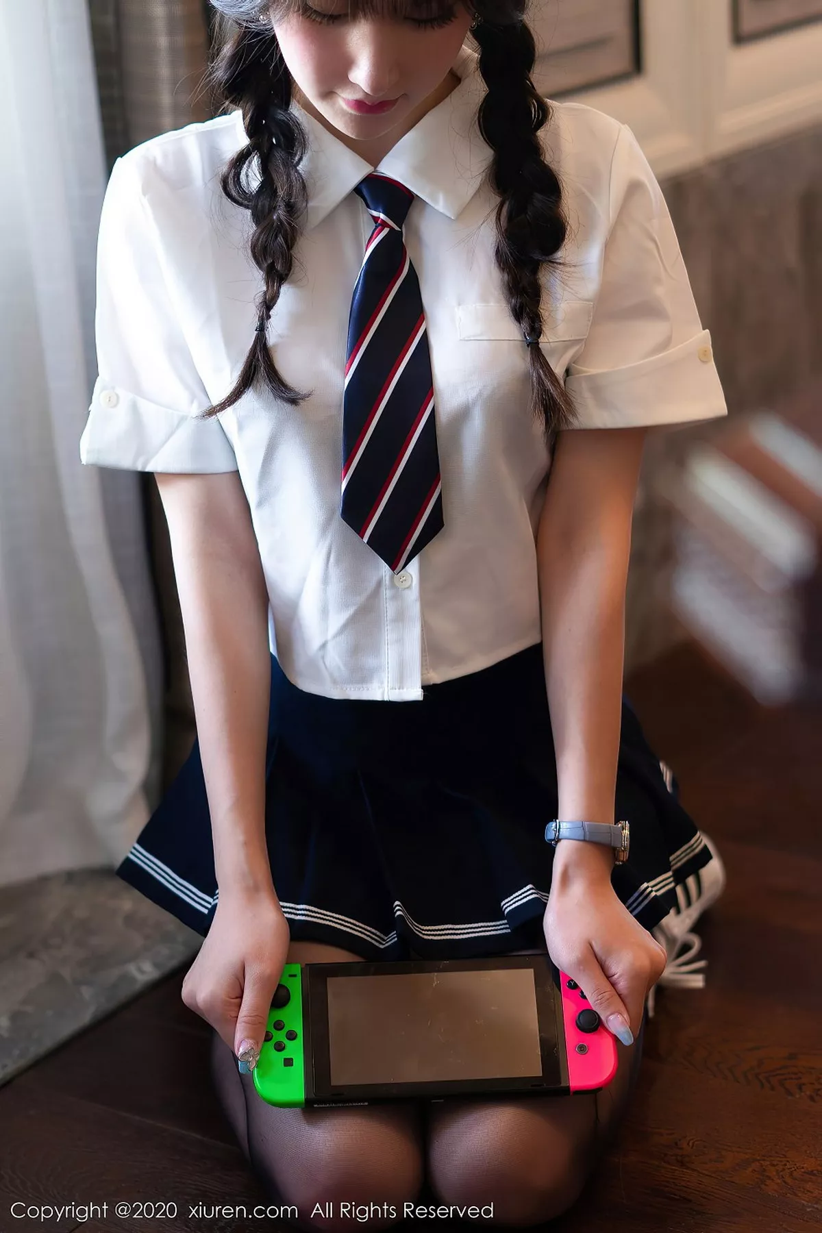 秀人集.com_[XiuRen秀人网]No.2559_女神周于希Sandy西双版纳旅拍JK制服半脱露开档黑丝裤袜诱惑写真80P