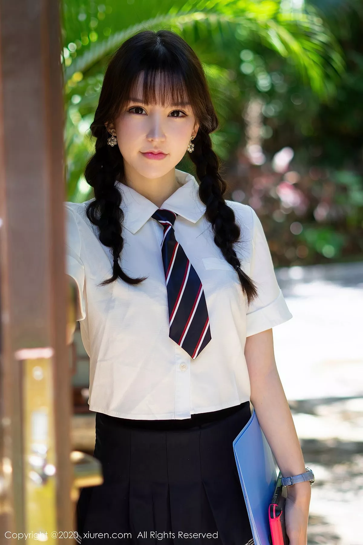 秀人集.com_[XiuRen秀人网]No.2559_女神周于希Sandy西双版纳旅拍JK制服半脱露开档黑丝裤袜诱惑写真80P