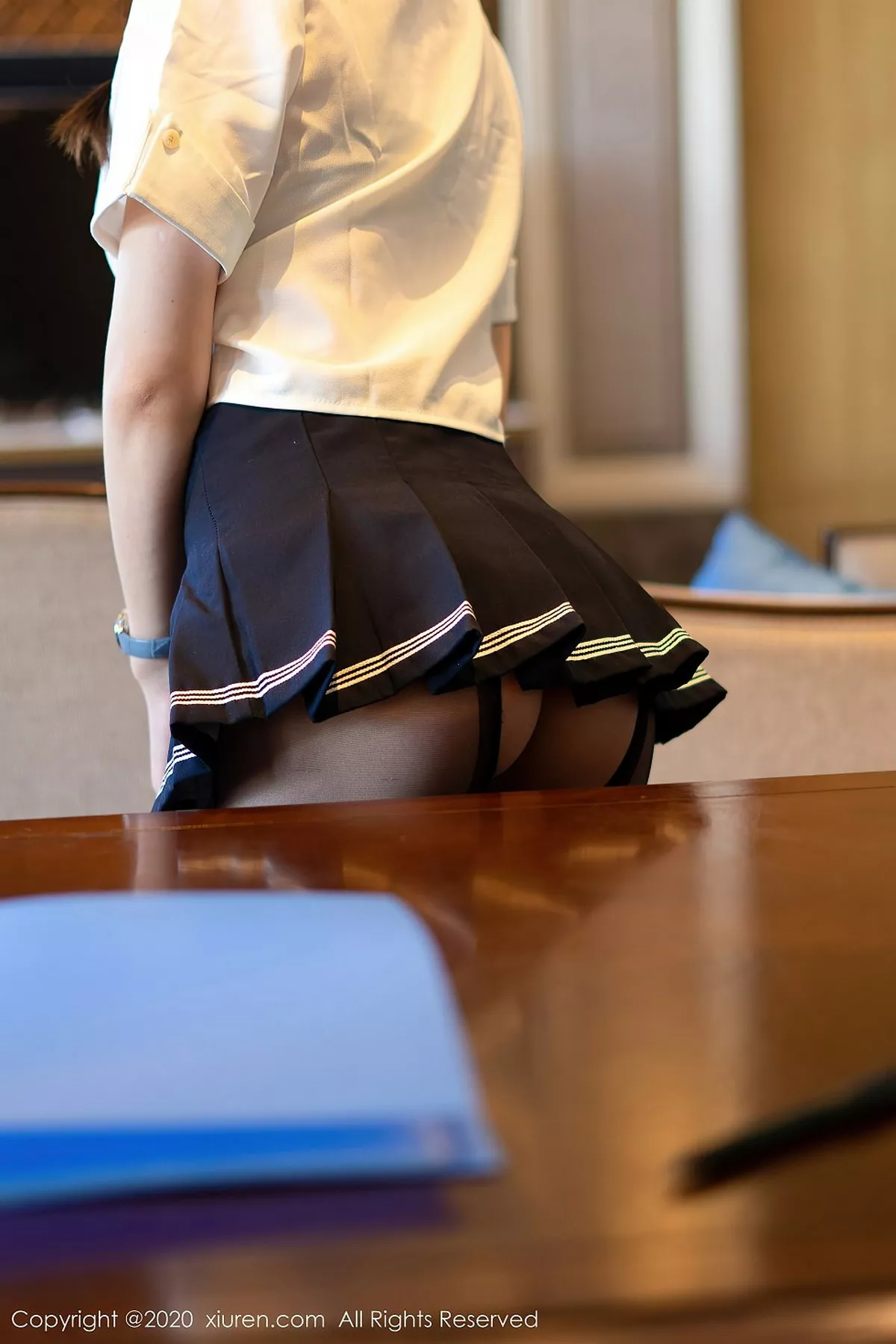 秀人集.com_[XiuRen秀人网]No.2559_女神周于希Sandy西双版纳旅拍JK制服半脱露开档黑丝裤袜诱惑写真80P