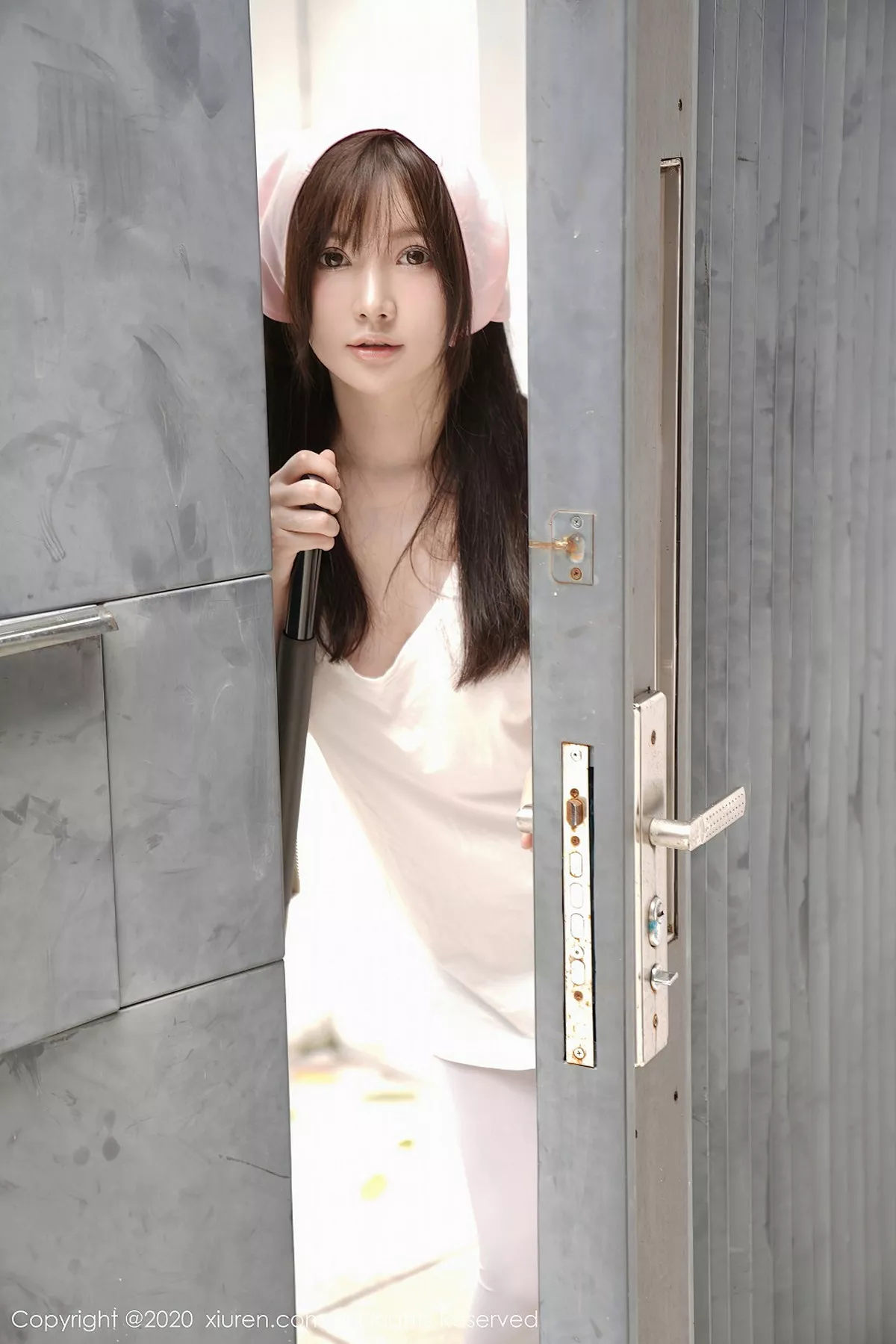 秀人集.com_[XiuRen秀人网]No.2557_女神糯美子Mini性感家政女仆主题超薄无内白丝裤袜极致诱惑写真106P