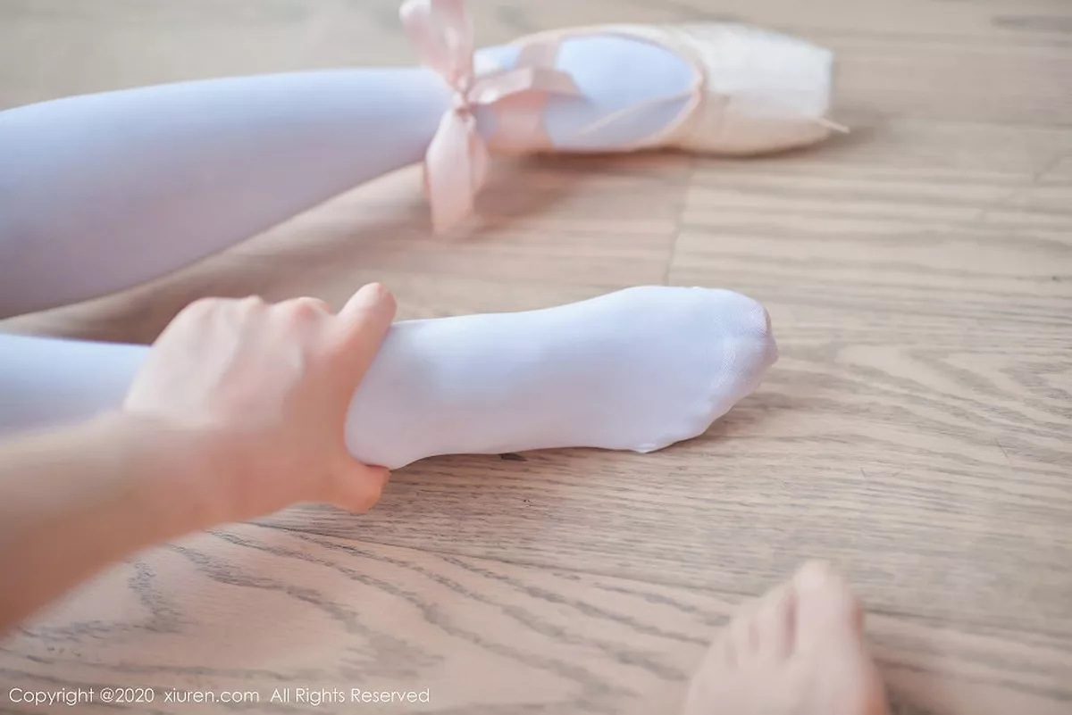 秀人集.com_[XiuRen秀人网]No.2560_嫩模白露小猪私房白色芭蕾练功服无内秀火辣身材极致诱惑写真41P