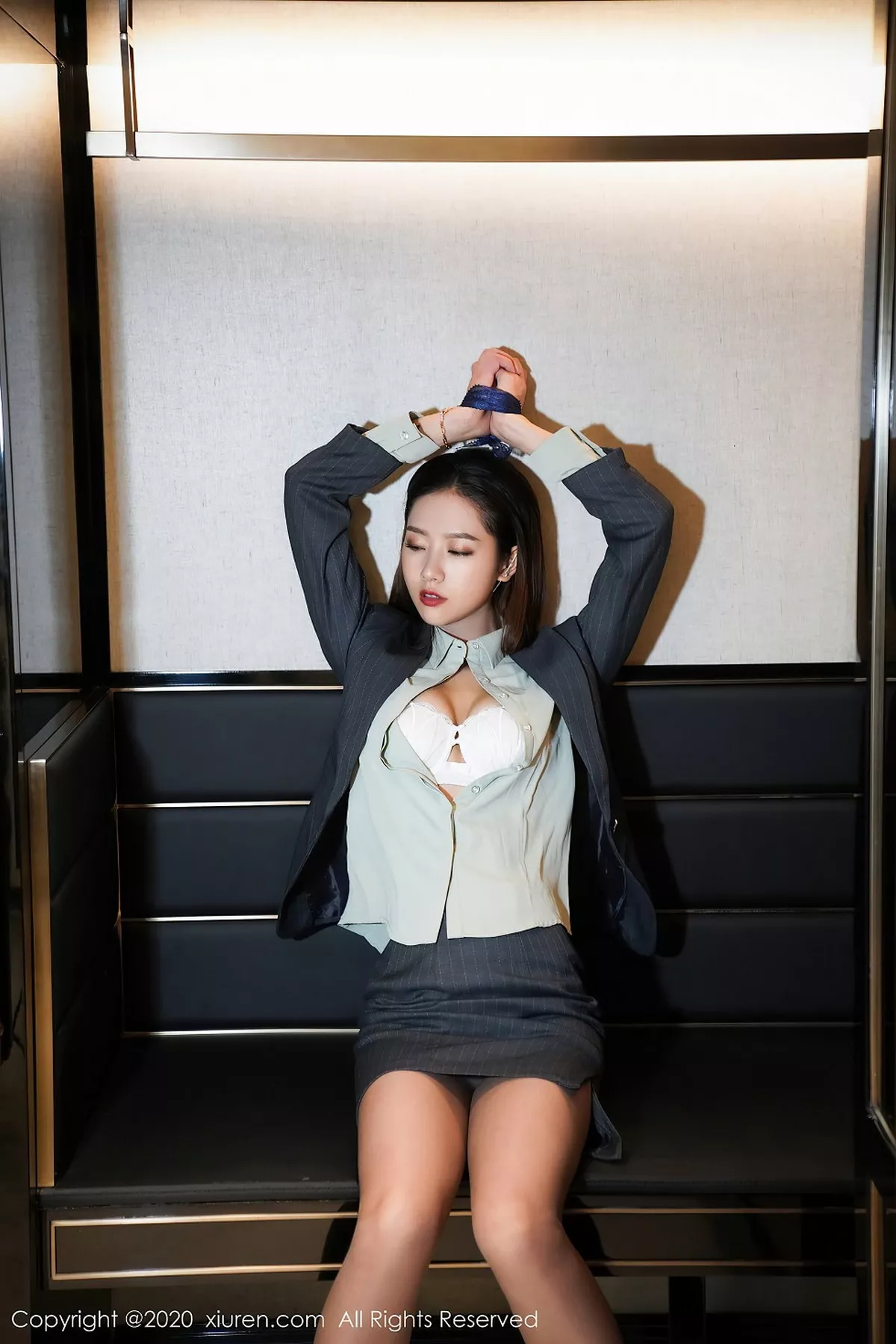 秀人集.com_[XiuRen秀人网]No.2579_嫩模方子萱职场秘书OL制服主题半脱露性感内衣肉丝裤袜诱惑写真96P