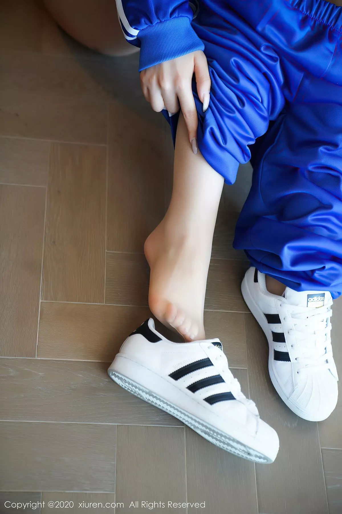 秀人集.com_[XiuRen秀人网]No.2586_嫩模柴婉艺Averie清纯校服主题蓝白运动校服半脱撩人诱惑写真48P