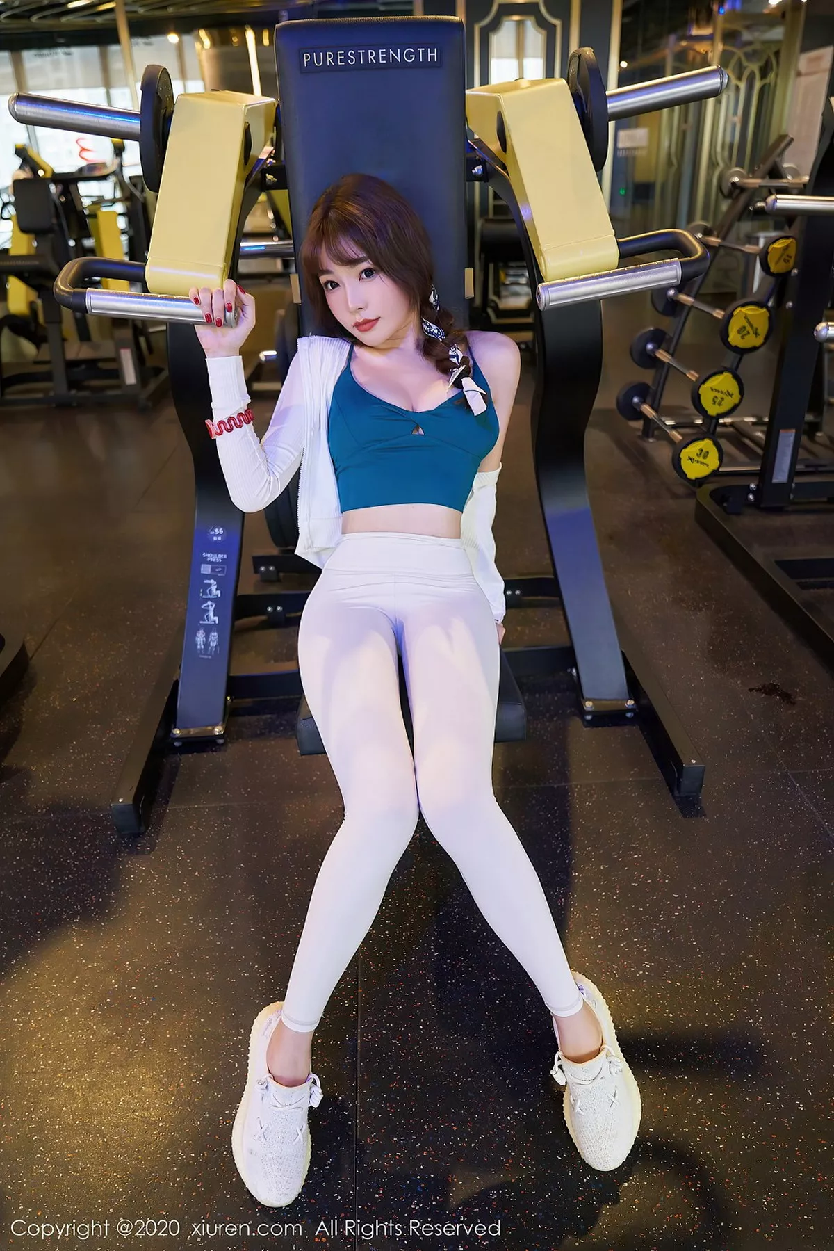 秀人集.com_[XiuRen秀人网]No.2589_女神芝芝Booty健身房主题白色紧身裤半脱露翘臀极致诱惑写真78P