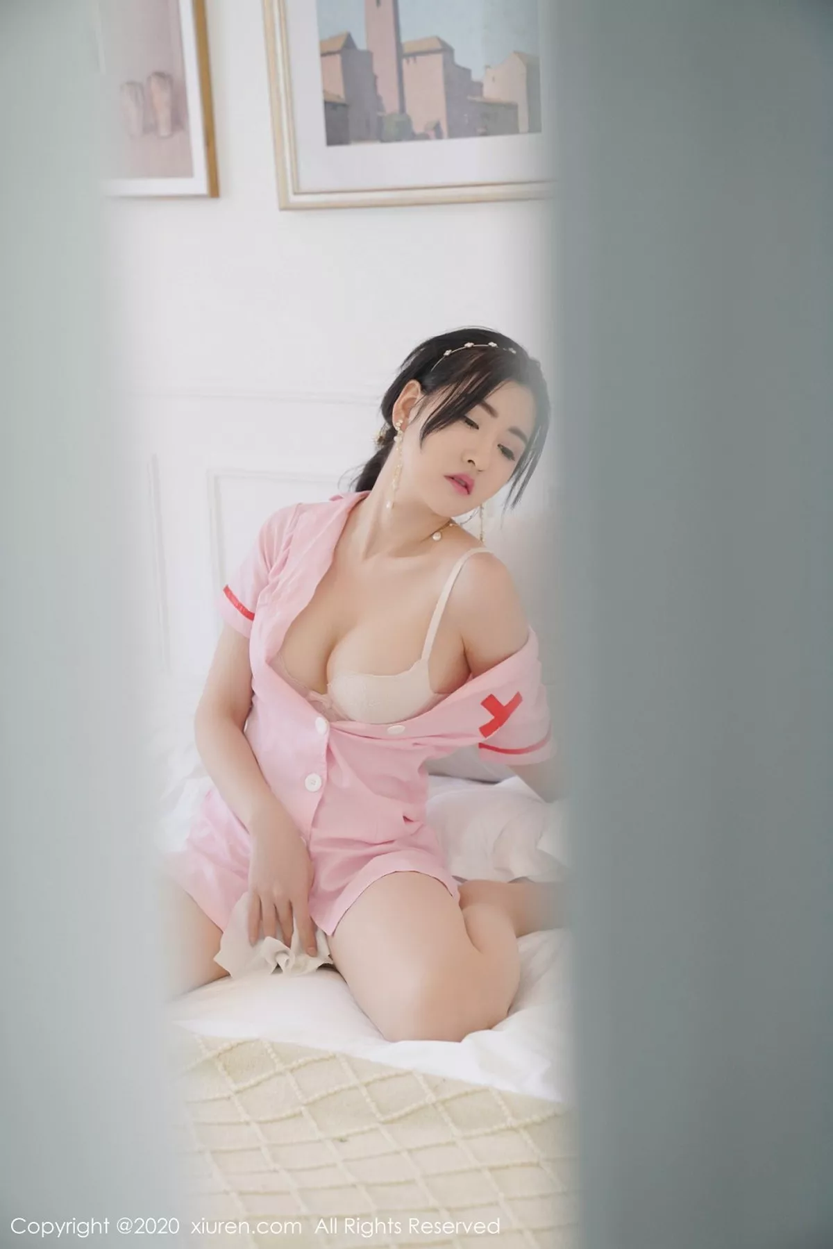 秀人集.com_[XiuRen秀人网]No.2506_嫩模沈梦瑶私房粉色护士主题居家床上超薄肉丝裤袜撩人诱惑写真41P