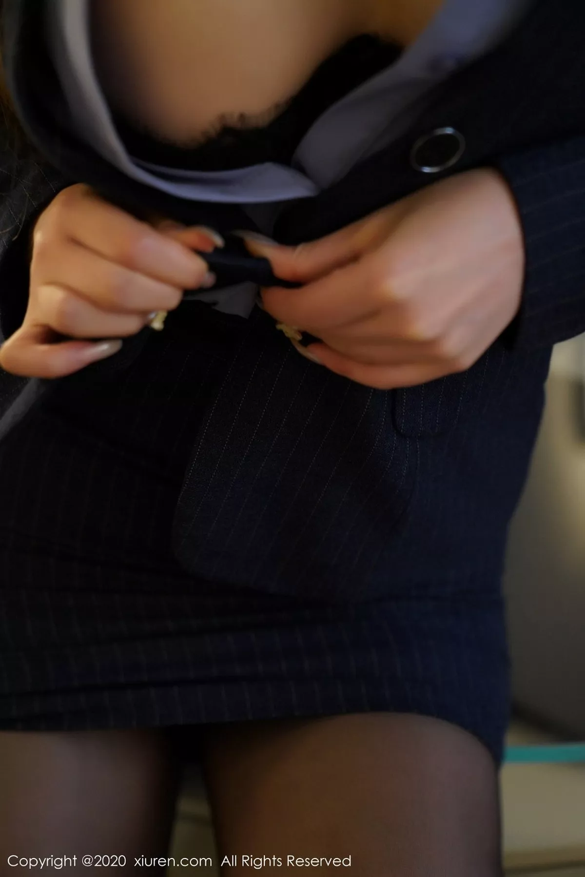 秀人集.com_[XiuRen秀人网]No.2511_嫩模萌汉药baby性感职业制服主题半脱黑丝裤袜露翘臀诱惑写真80P