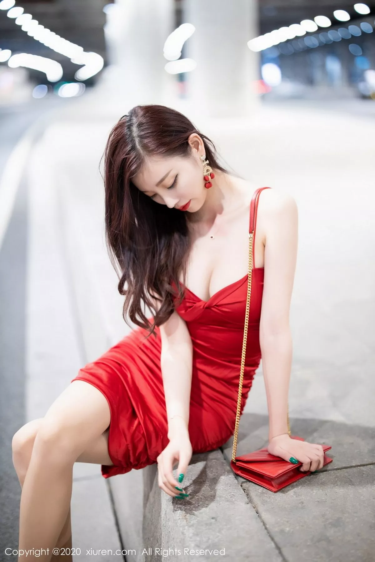 秀人集.com_[XiuRen秀人网]No.2514_女神杨晨晨sugar私房猩红吊裙配肉丝裤袜秀完美身材撩人诱惑写真120P