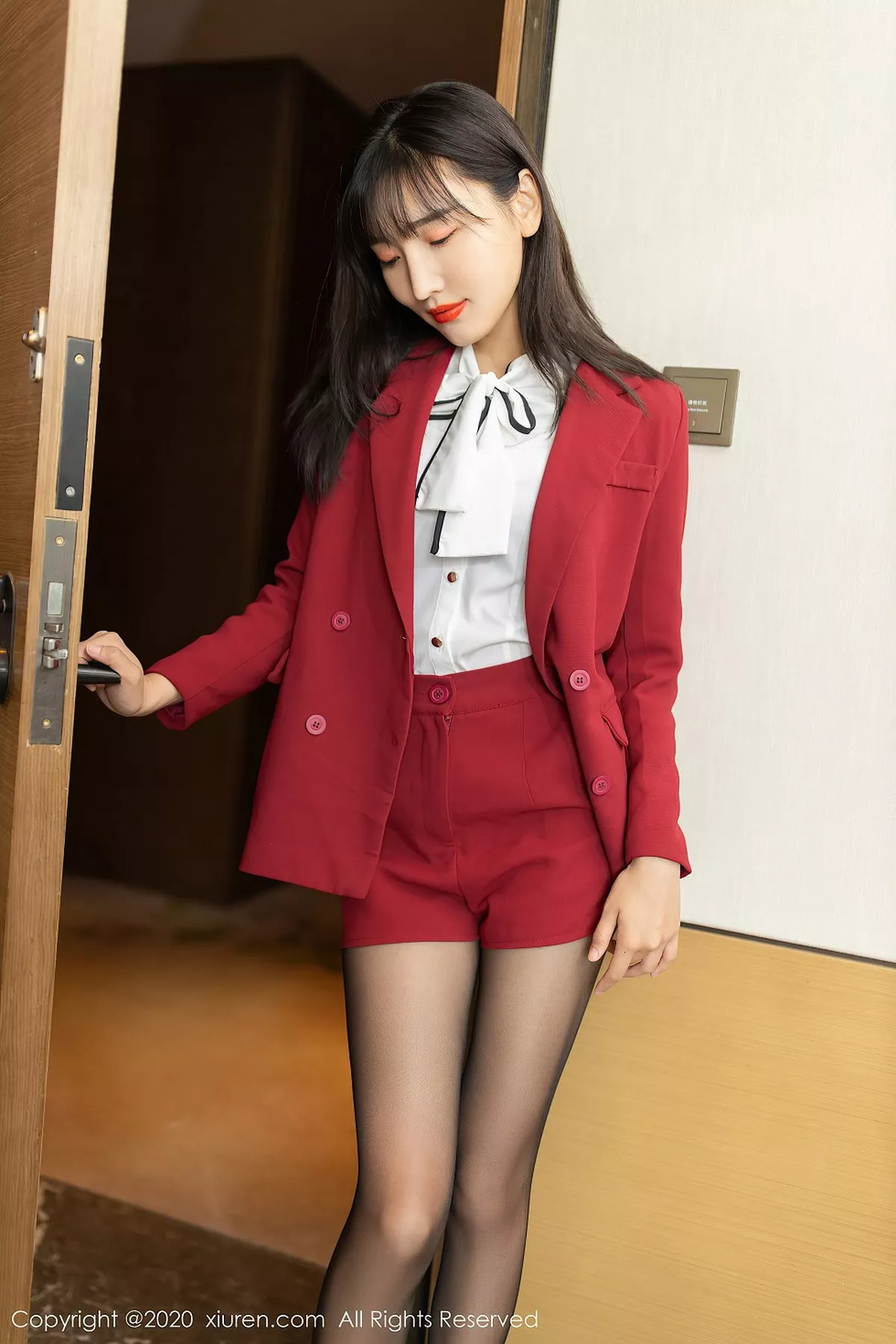 秀人集.com_[XiuRen秀人网]No.2604_嫩模陆萱萱私房红色飒爽职场西服下无内黑丝裤袜撩人诱惑写真66P