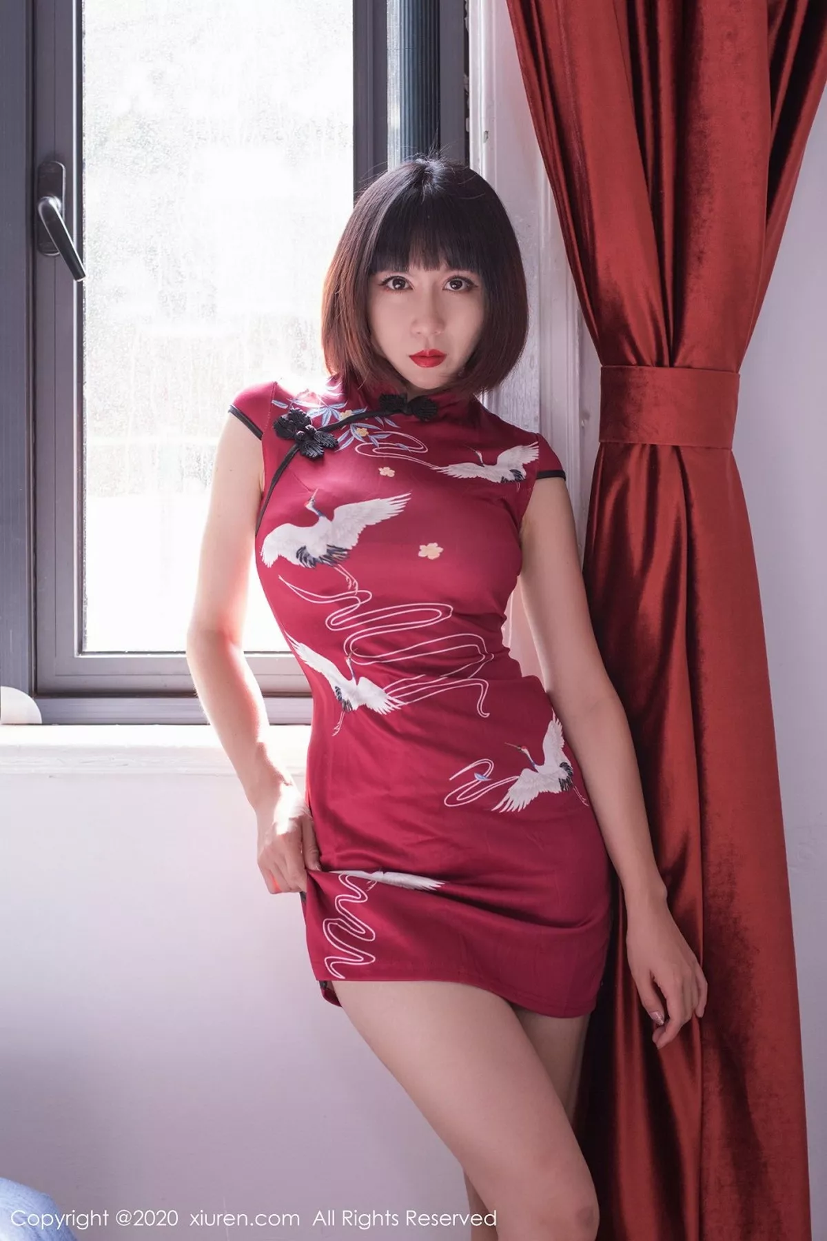 秀人集.com_[XiuRen秀人网]No.2674_大美妞安妮斯朵拉私房红色旗袍露红色内衣秀翘臀撩人诱惑写真63P