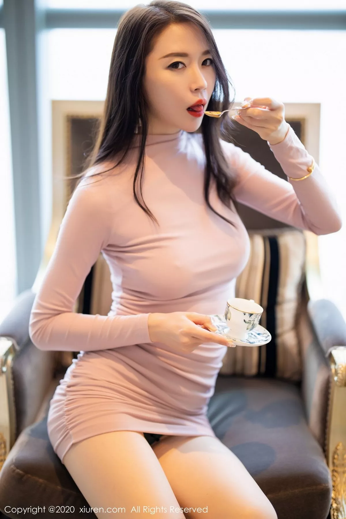 秀人集.com_[XiuRen秀人网]No.2677_嫩模梦心月心愿旅拍私房粉色礼裙配肉丝裤袜秀翘臀极致诱惑写真91P