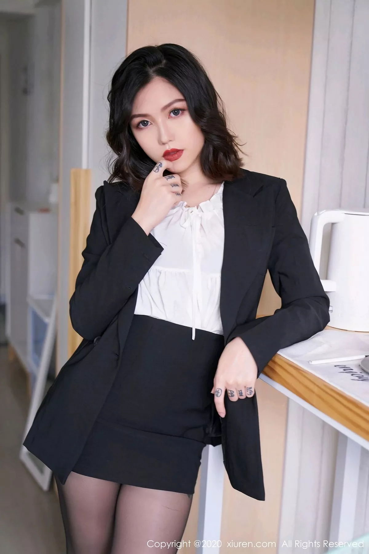 图片[18]-[XiuRen秀人网]第2711期舌尖上的菊花写真-秀人集