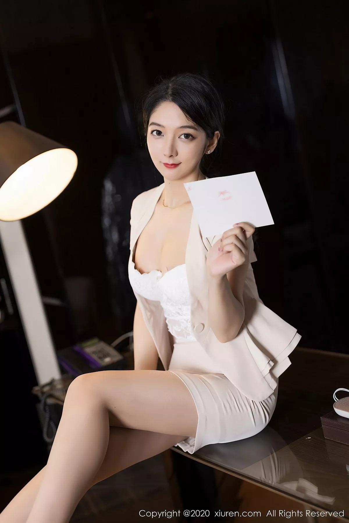 秀人集.com_[XiuRen秀人网]No.2619_女神Angela小热巴米色飒爽干练制服下白色蕾丝内衣诱惑写真50P