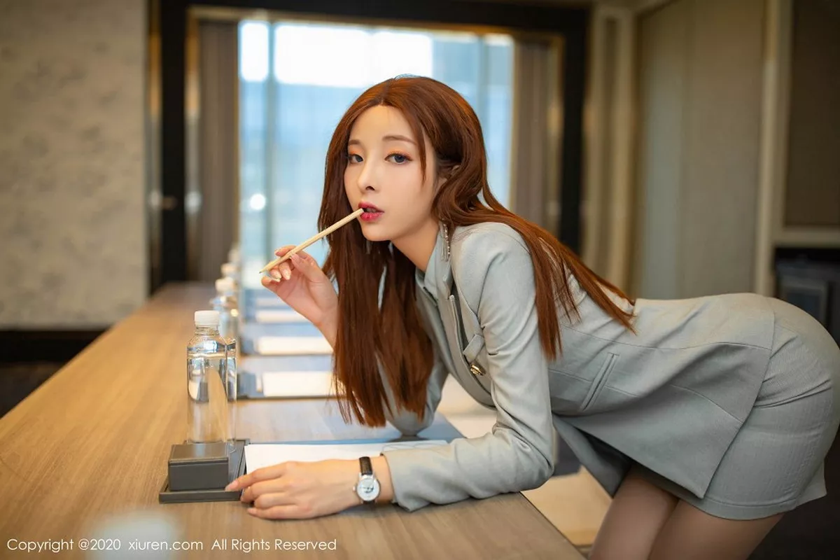 秀人集.com_[XiuRen秀人网]No.2642_嫩模陈小喵会议接待员主题脱秘书制服露无内肉丝裤袜诱惑写真75P