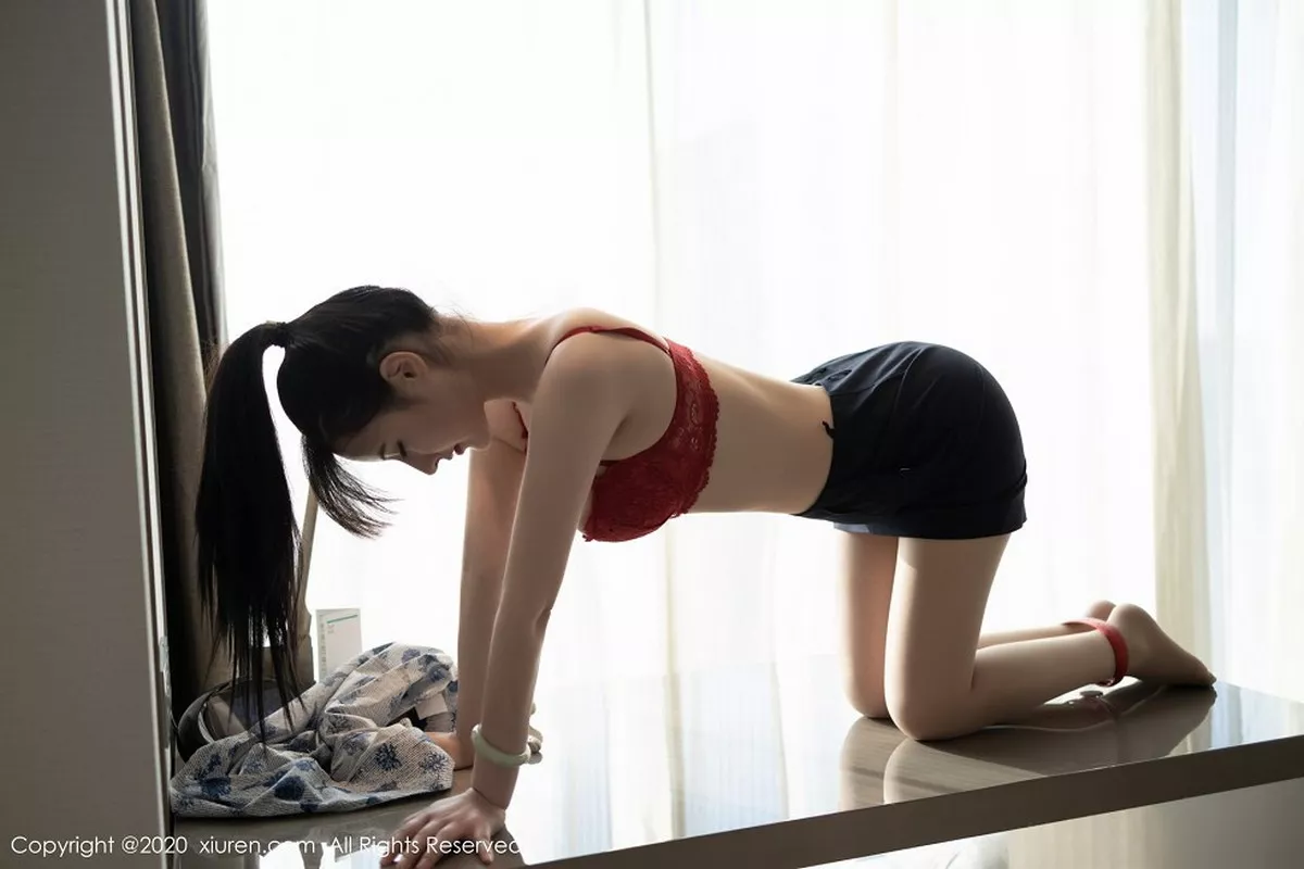 秀人集.com_[XiuRen秀人网]No.2817_嫩模诗诗kiki空姐制服主题性感红色内衣秀白嫩肌肤惹人诱惑写真52P