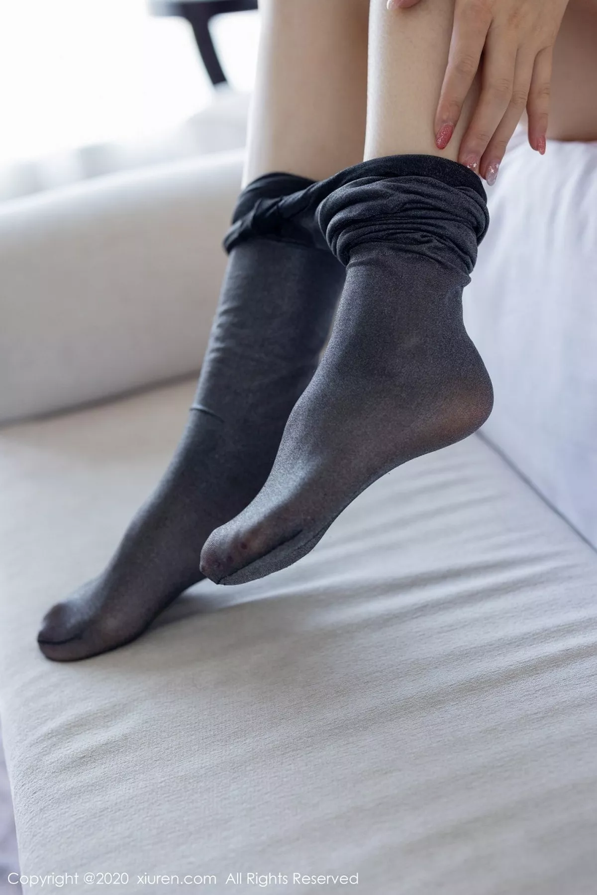 秀人集.com_[XiuRen秀人网]No.2818_嫩模言沫都市丽人OL风主题床上半脱露性感内衣黑丝裤袜诱惑写真51P