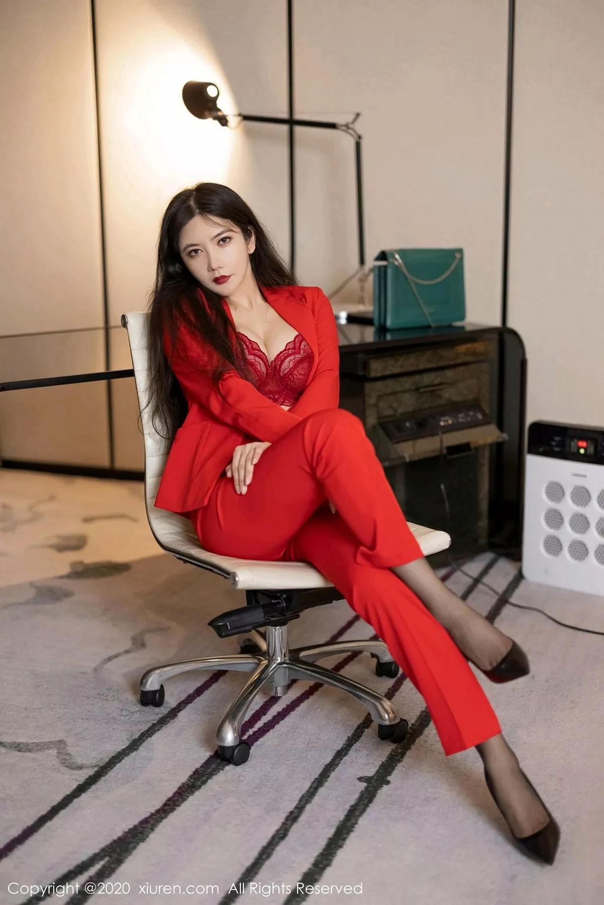 秀人集.com_[XiuRen秀人网]No.2828_女神心妍小公主脱猩红飒爽西装露性感红色内衣秀丰满身材诱惑写真30P