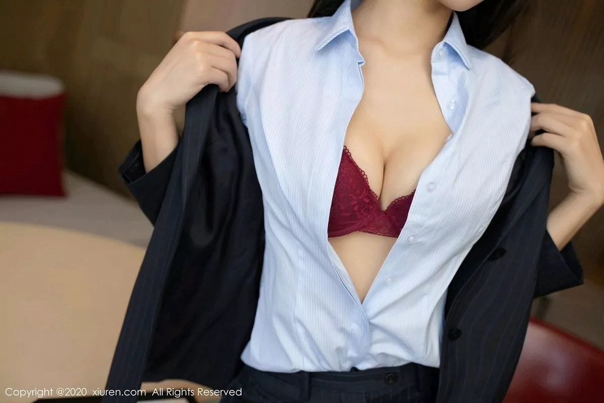 秀人集.com_[XiuRen秀人网]No.2829_嫩模陆萱萱银行客户经理主题半脱露酒红色蕾丝内衣迷人诱惑写真80P