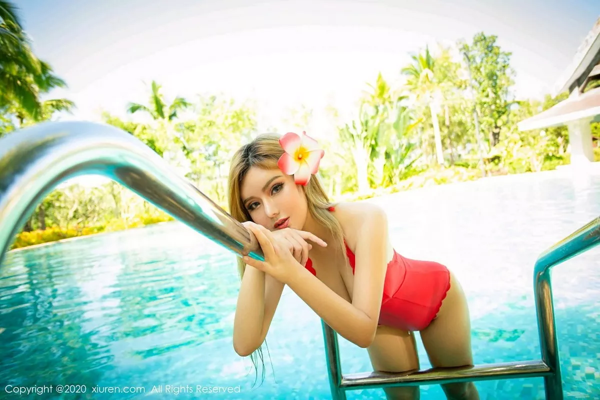 秀人集.com_[XiuRen秀人网]No.2830_嫩模李小米泳池比基尼系列秀丰满身材傲人豪乳撩人诱惑写真45P