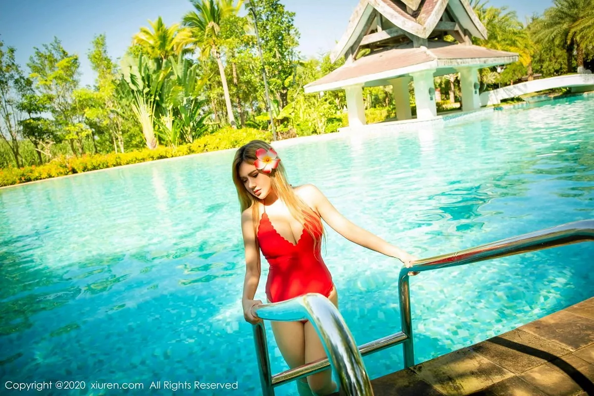 秀人集.com_[XiuRen秀人网]No.2830_嫩模李小米泳池比基尼系列秀丰满身材傲人豪乳撩人诱惑写真45P