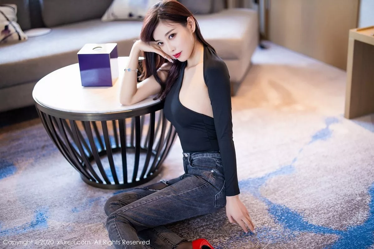 秀人集.com_[XiuRen秀人网]No.2841_女神杨晨晨sugar私房脱牛仔裤露黑丝裤袜秀翘臀撩人诱惑写真77P