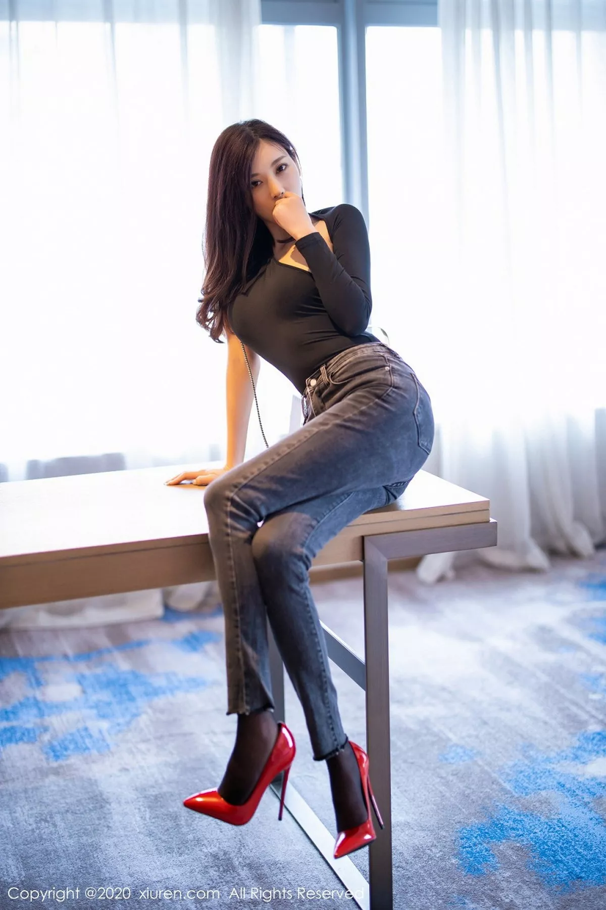 秀人集.com_[XiuRen秀人网]No.2841_女神杨晨晨sugar私房脱牛仔裤露黑丝裤袜秀翘臀撩人诱惑写真77P