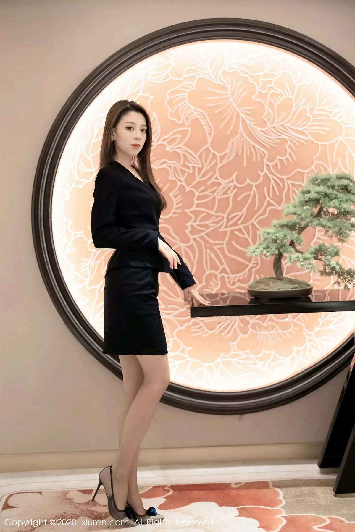 秀人集.com_[XiuRen秀人网]No.2838_嫩模言沫经典职场制服主题半脱露肉色内衣黑丝裤袜迷人诱惑写真58P