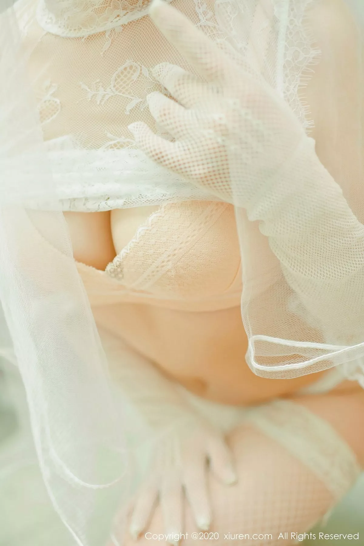 秀人集.com_[XiuRen秀人网]No.2848_嫩模范京宜私房洞房花烛夜主题白色蕾丝内衣透视秀惹火身材写真64P