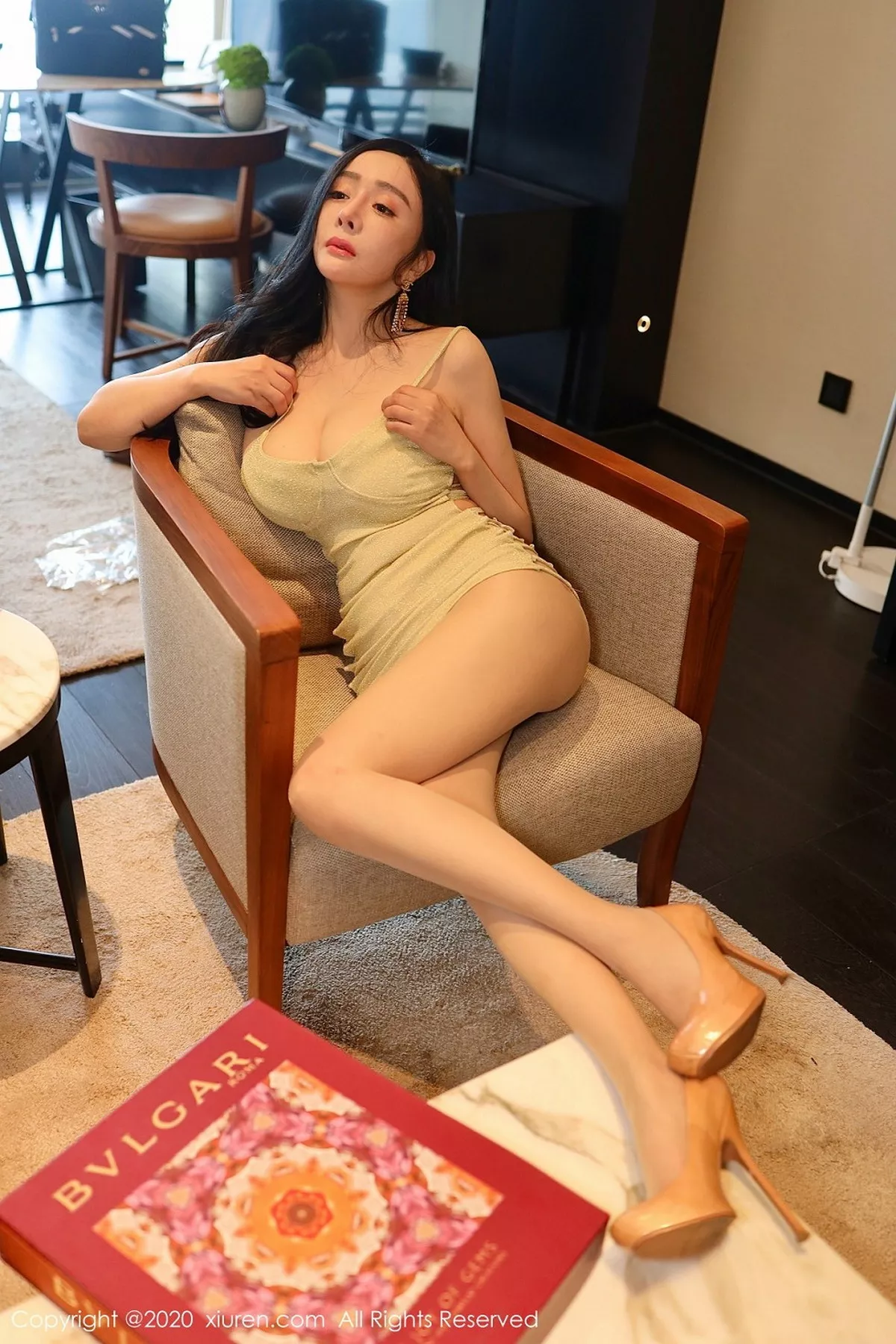 秀人集.com_[XiuRen秀人网]No.2854_嫩模允爾华丽典雅吊裙配无内肉丝裤袜秀翘臀屁沟极致诱惑写真62P