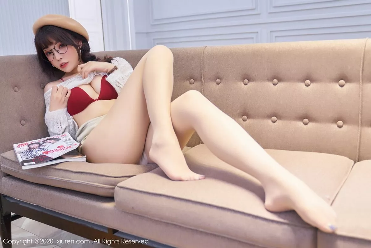 秀人集.com_[XiuRen秀人网]No.2859_女神芝芝Booty草帽眼镜OL主题性感红色内衣配肉丝裤袜诱惑写真84P