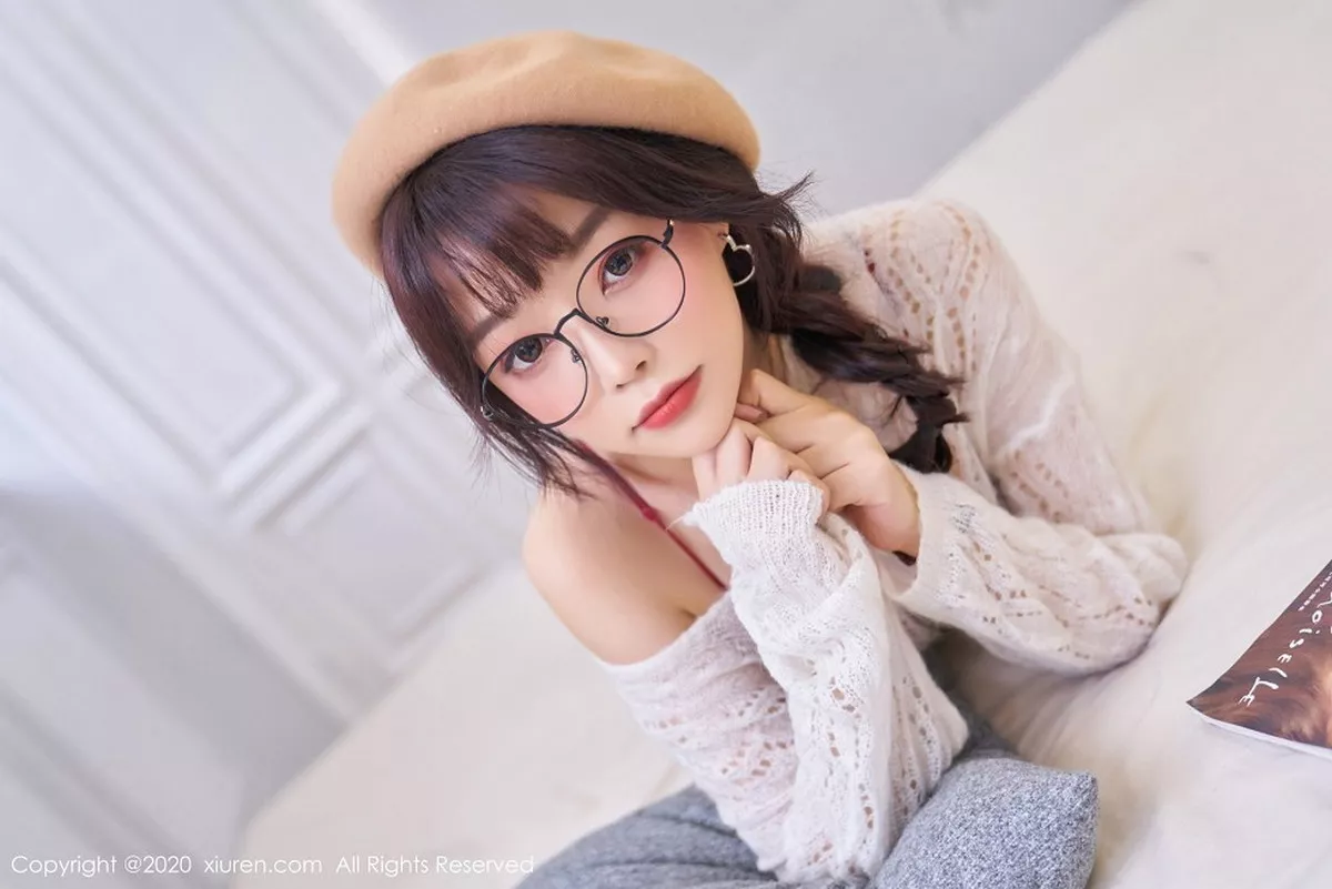 秀人集.com_[XiuRen秀人网]No.2859_女神芝芝Booty草帽眼镜OL主题性感红色内衣配肉丝裤袜诱惑写真84P