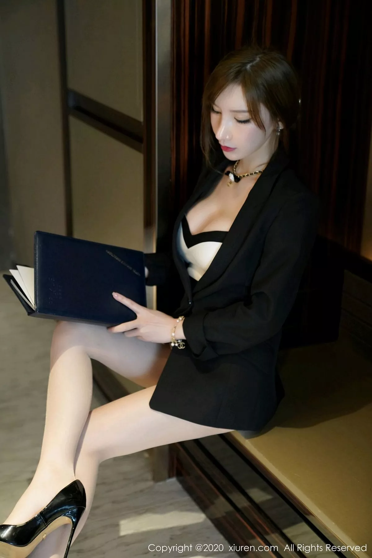 秀人集.com_[XiuRen秀人网]No.2885_女神周于希Sandy职场OL剧情主题私房半脱肉丝裤袜极致诱惑写真113P