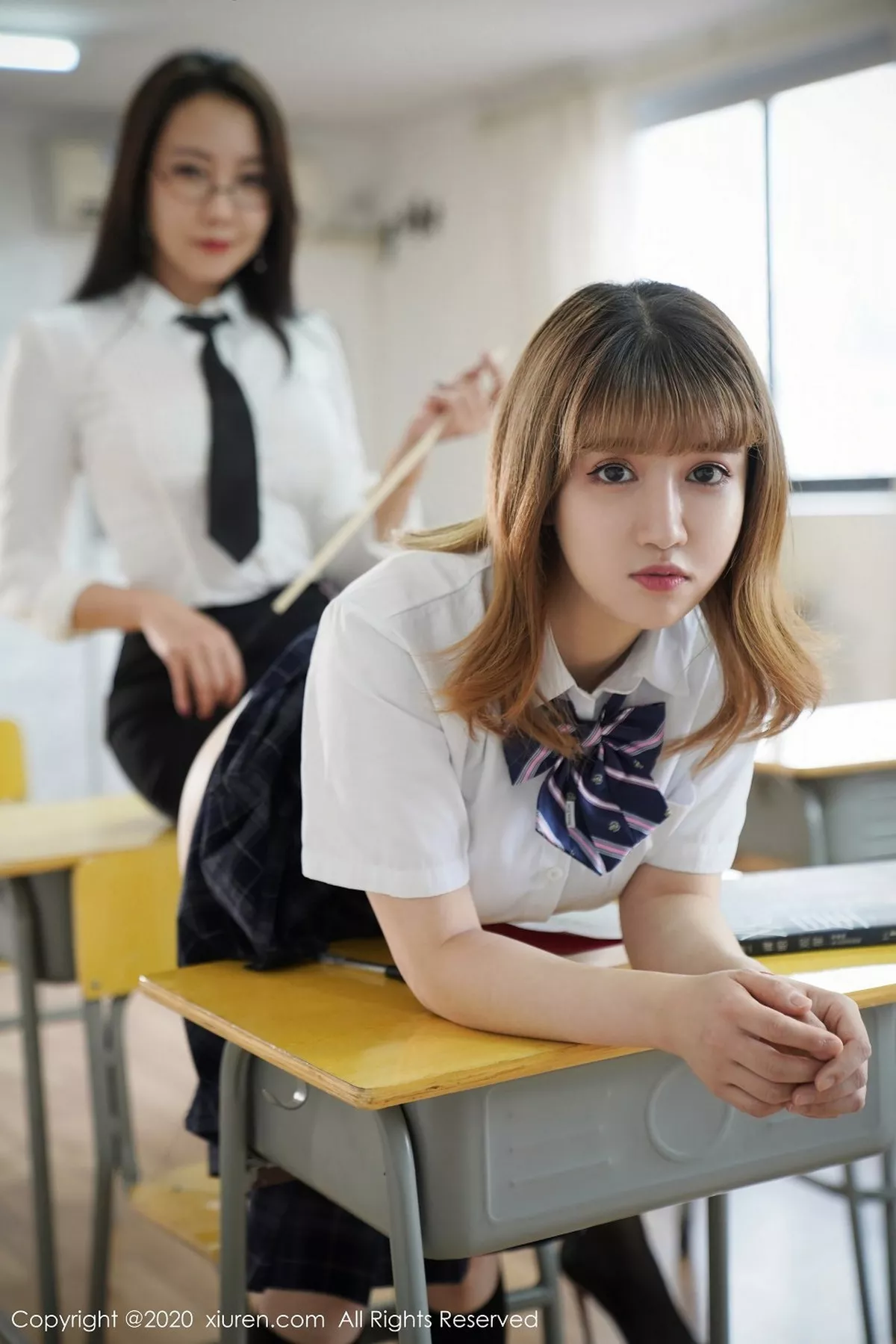 秀人集.com_[XiuRen秀人网]No.2776_模特合集果儿Victoria＆周大萌师生剧情主题迷情诱惑写真118P