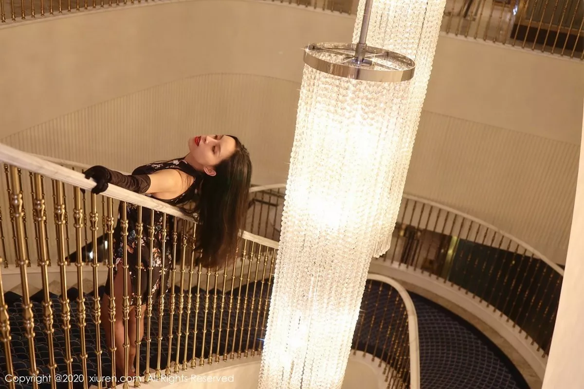 秀人集.com_[XiuRen秀人网]No.2897_嫩模Riri617私房古韵旗袍配黑丝裤袜秀翘臀美腿极致魅惑写真72P