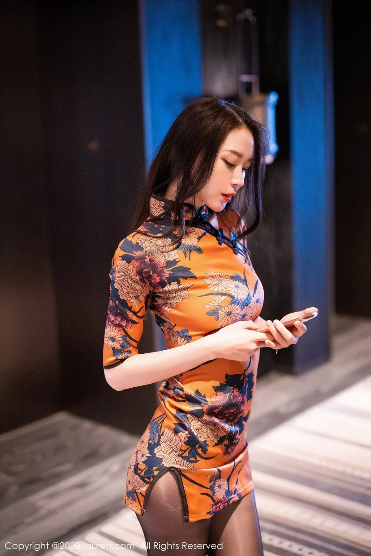 秀人集.com_[XiuRen秀人网]No.2899_嫩模梦心月心愿旅拍古韵旗袍配无内黑丝裤袜秀翘臀极致魅惑写真122P