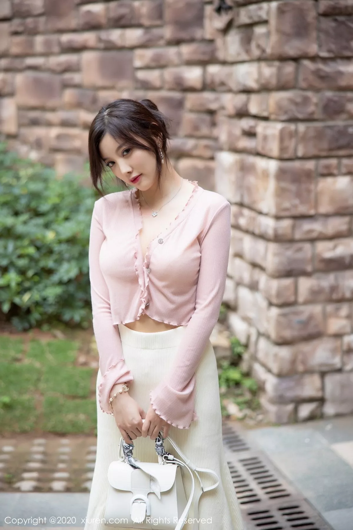 秀人集.com_[XiuRen秀人网]No.2905_女神杨晨晨sugar居家私房娇妻主题粉色内衣秀完美身材诱惑写真70P