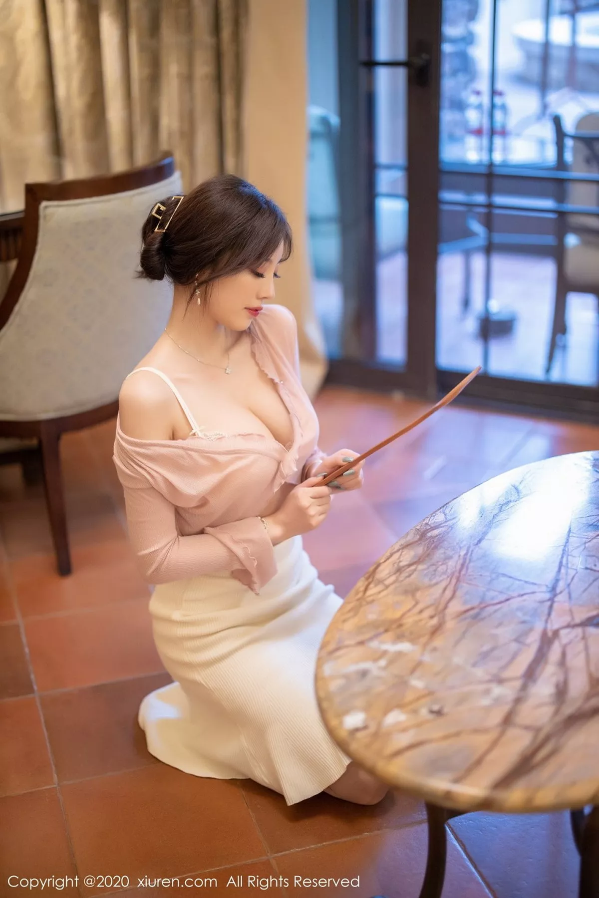 秀人集.com_[XiuRen秀人网]No.2905_女神杨晨晨sugar居家私房娇妻主题粉色内衣秀完美身材诱惑写真70P