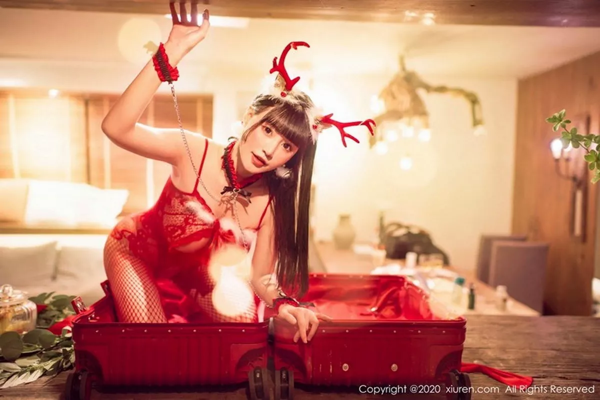 秀人集.com_[XiuRen秀人网]No.2940_女神朱可儿Flower圣诞主题开档连体红丝缕空秀火辣身材诱惑写真50P