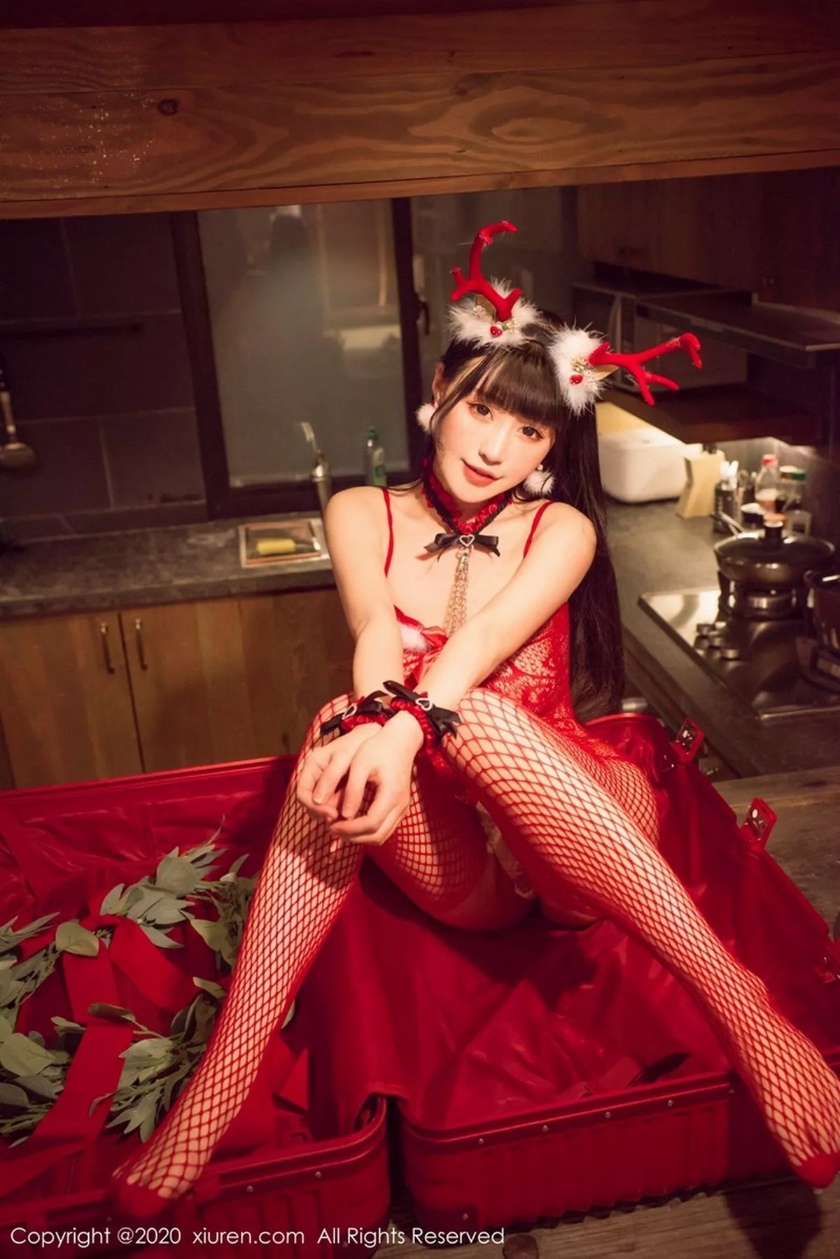 秀人集.com_[XiuRen秀人网]No.2940_女神朱可儿Flower圣诞主题开档连体红丝缕空秀火辣身材诱惑写真50P