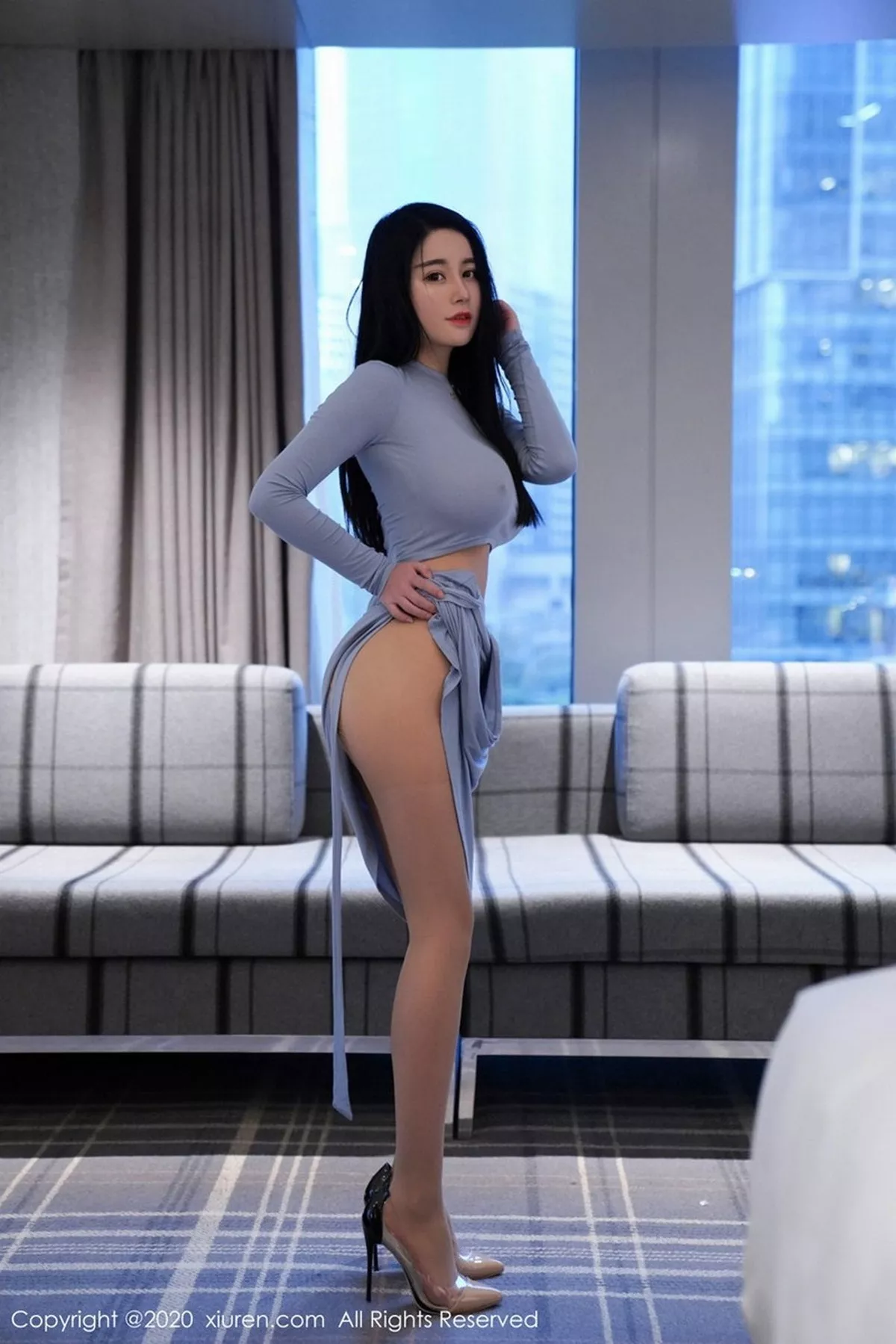 秀人集.com_[XiuRen秀人网]No.2946_嫩模美七Mia私房蓝色长裙秀凹凸身材开档肉丝裤袜惹火诱惑写真55P