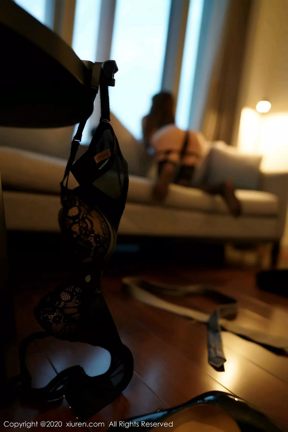 秀人集.com_[XiuRen秀人网]No.2952_女神周于希Sandy酒店真实场景主题床上黑色情趣内衣诱惑写真100P