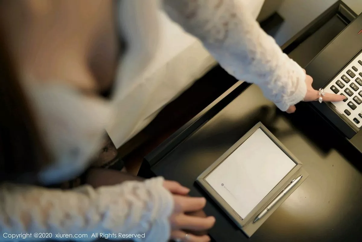 秀人集.com_[XiuRen秀人网]No.2952_女神周于希Sandy酒店真实场景主题床上黑色情趣内衣诱惑写真100P